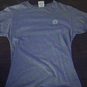 Gray T-Shirt with Daisy Graphic